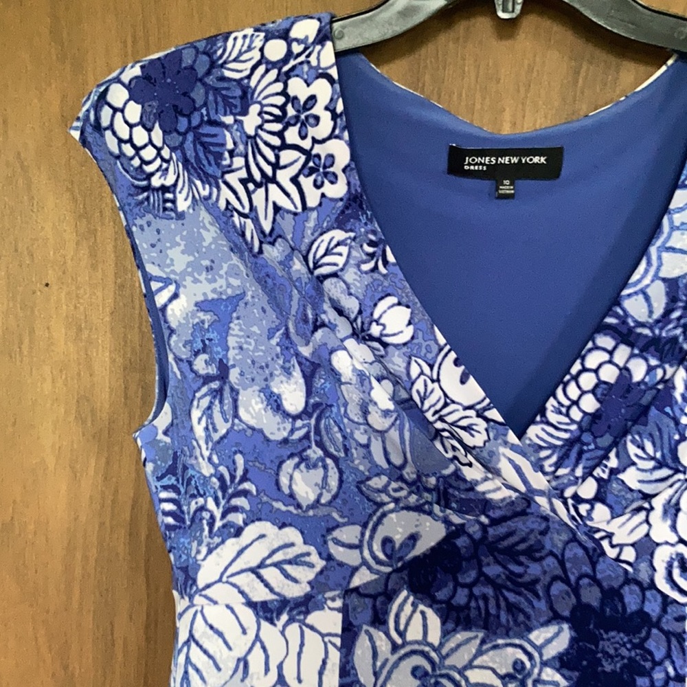 Jones New York floral fit & flare dress w stretch & shoulder pads 10 - Picture 6 of 17